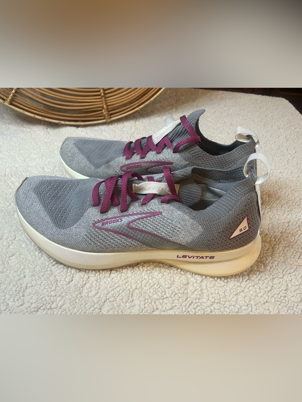 Brooks Levitate 5 Running Shoes Gray Purple Women’s Size 8.5